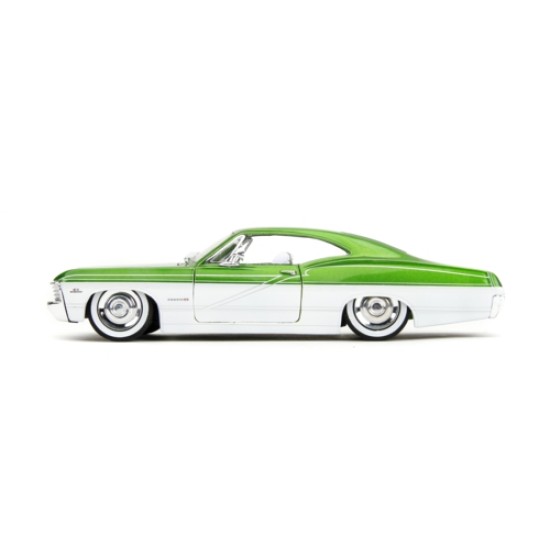 JAD35025 - 1/24 BIG TIME MUSCLE - CHEVY IMPALA 2-DOOR WHITE AND GREEN 1967 JAD35025 - 1/24 BIG TIME MUSCLE - CHEVY IMPALA 2-DOOR WHITE AND GREEN 1967