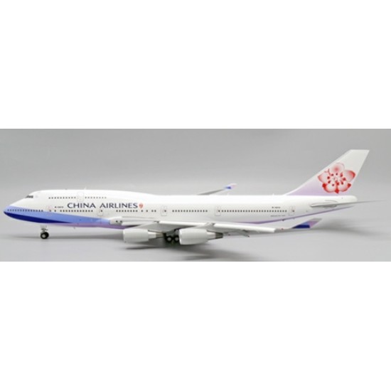 1/200 CHINA AIRLINES BOEING 747-400 REG: B-18215 FLAPS DOWN WITH STAND