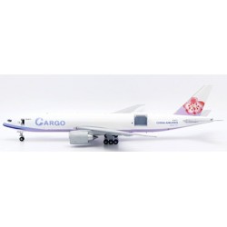 1/200 CHINA AIRLINES CARGO BOEING 777F INTERACTIVE SERIES REG: B-18771 WITH STAND