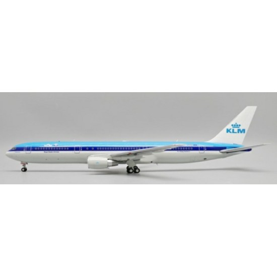 1/200 KLM ROYAL DUTCH AIRLINES BOEING 767-300ER OC REG: PH-BZK WITH STAND 1/200 KLM ROYAL DUTCH AIRLINES BOEING 767-300ER OC REG: PH-BZK WITH STAND