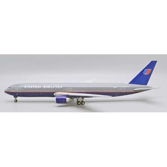 1/200 UNITED AIRLINES BOEING 767-300ER BATTLESHIP REG: N666U