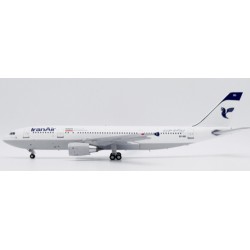 1/200 IRAN AIR AIRBUS A300-600R OC REG: EP-IBD WITH STAND 1/200 IRAN AIR AIRBUS A300-600R OC REG: EP-IBD WITH STAND