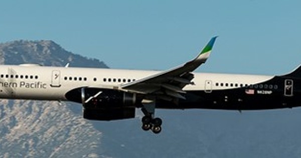 N628np 1/200 NORTHERN PACIFIC AIRWAYS BOEING 757-200 REG: N628NP WITH STAND