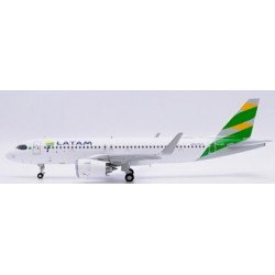1/200 LATAM AIRBUS A320NEO BRAZIL FLAG REG: PR-XBG WITH STAND