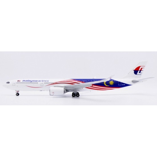 1/200 MALAYSIA AIRLINES AIRBUS A330-900NEO REG: 9M-MNH WITH STAND