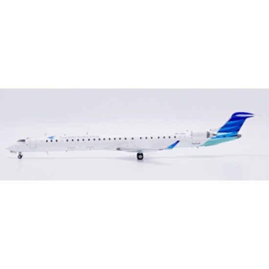1/200 GARUDA INDONESIA BOMBARDIER CRJ-1000ER REG: PK-GRA WITH STAND