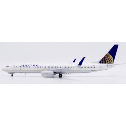 1/200 UNITED AIRLINES BOEING 737-900ER REG: N37437 WITH STAND