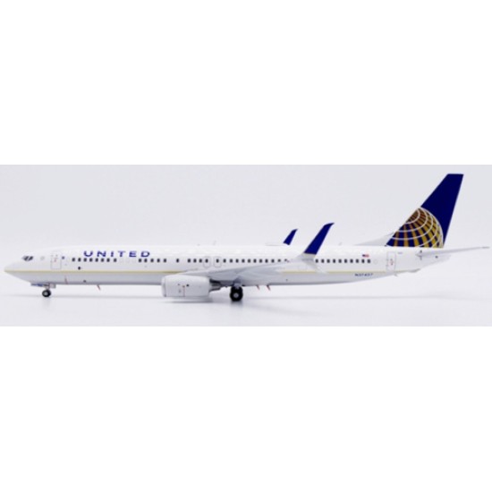 1/200 UNITED AIRLINES BOEING 737-900ER REG: N37437 WITH STAND