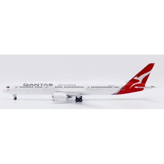 1/200 QANTAS BOEING 787-9 DREAMLINER NC REG: VH-ZNF WITH STAND 1/200 QANTAS BOEING 787-9 DREAMLINER NC REG: VH-ZNF WITH STAND