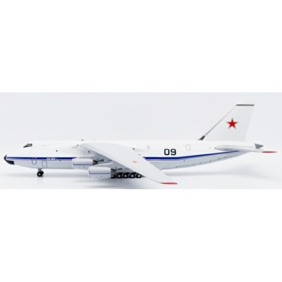 1/200 SOVIET AIR FORCE ANTONOV AN-124 REG: 09 WITH STAND