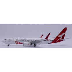 1/200 QANTAS BOEING 737-800 NCSANTA REG: VH-VZX WITH STAND