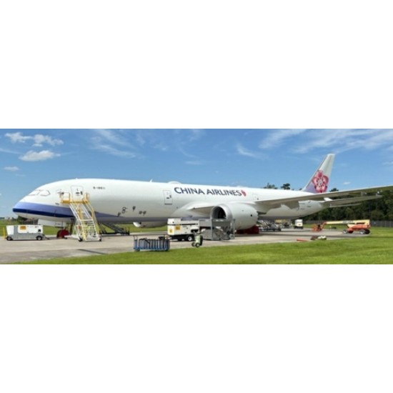 1/200 CHINA AIRLINES BOEING 787-9 DREAMLINER REG: B-18811 FLAPS DOWN WITH STAND 1/200 CHINA AIRLINES BOEING 787-9 DREAMLINER REG: B-18811 FLAPS DOWN WITH STAND