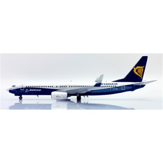 1/400 RYANAIR BOEING 737-800 DREAMLINER WHITE NOSE REG: EI-DCL WITH ANTENNA