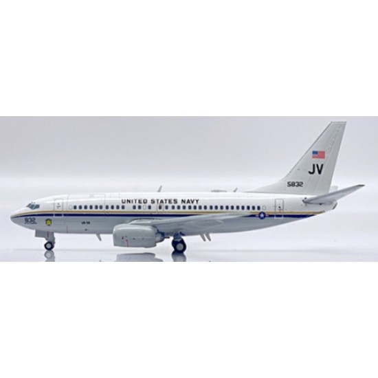 1/400 US NAVY BOEING C-40A CLIPPER SUNSEEKERS REG: 165832 WI