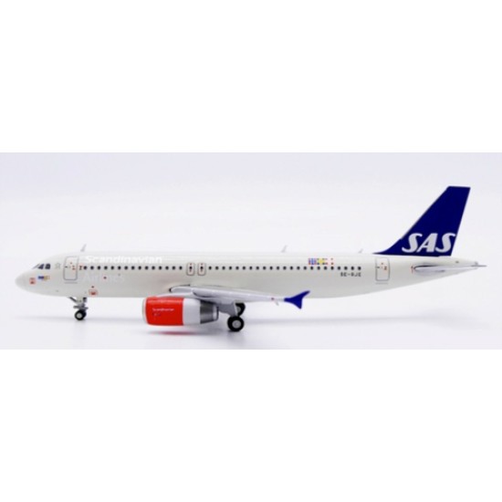 1/400 SAS SCANDINAVIAN AIRLINES AIRBUS A320 REG: SE-RJE WITH ANTENNA 1/400 SAS SCANDINAVIAN AIRLINES AIRBUS A320 REG: SE-RJE WITH ANTENNA