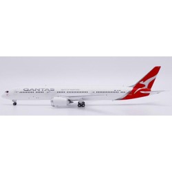 1/400 QANTAS BOEING 787-9 DREAMLINER REG: VH-ZNF FLAPS DOWN WITH ANTENNA 1/400 QANTAS BOEING 787-9 DREAMLINER REG: VH-ZNF FLAPS DOWN WITH ANTENNA