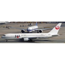 1/400 JAPAN AIRLINES BOEING 767-200 OC REG: JA8231 WITH ANTENNA