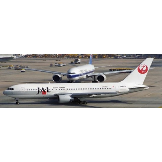 1/400 JAPAN AIRLINES BOEING 767-200 OC REG: JA8231 WITH ANTENNA 1/400 JAPAN AIRLINES BOEING 767-200 OC REG: JA8231 WITH ANTENNA
