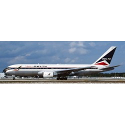 1/400 DELTA AIR LINES BOEING 767-200 SPIRIT OF DELTAPOLISHED REG: N102DA WITH ANTENNA