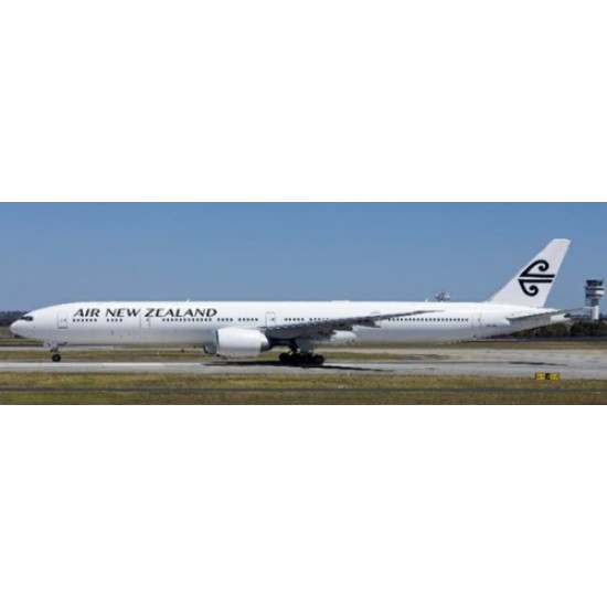 1/400 AIR NEW ZEALAND BOEING 777-300ER ALL WHITE REG: ZK-OKU FLAPS DOWN WITH ANTENNA