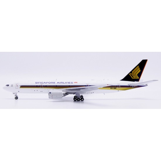 1/400 SINGAPORE AIRLINES BOEING 777-200ER SMALL TITLES REG: 9V-SRI WITH ANTENNA