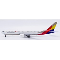 1/400 ASIANA AIRLINES BOEING 767-300 REG: HL7248 WITH ANTENNA