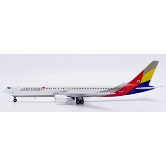 1/400 ASIANA AIRLINES BOEING 767-300 REG: HL7248 WITH ANTENNA