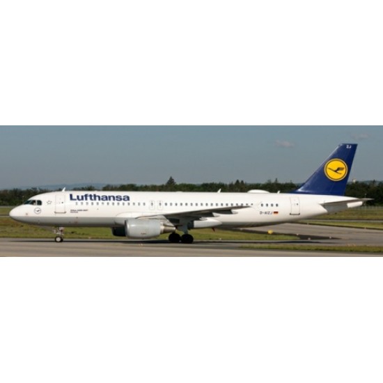 1/400 LUFTHANSA AIRBUS A320 OC REG: D-AIZJ WITH ANTENNA
