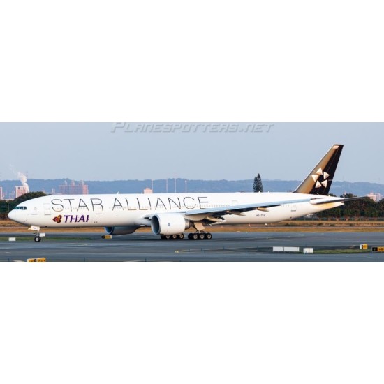 1/400 THAI AIRWAYS BOEING 777-300ER STAR ALLIANCE REG: HS-TKQ FLAPS DOWN WITH ANTENNA