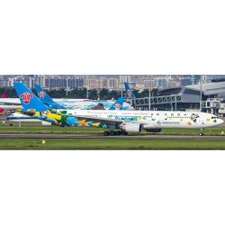 1/400 CHINA SOUTHERN AIRLINES AIRBUS A330-300 CHINA INTERNAT 1/400 CHINA SOUTHERN AIRLINES AIRBUS A330-300 CHINA INTERNAT