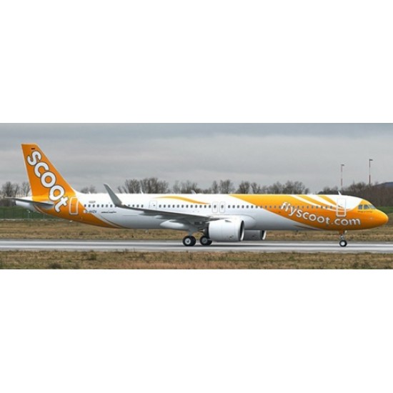 1/200 SCOOT AIRBUS A321NEO REG: 9V-TCA WITH STAND EW221N012