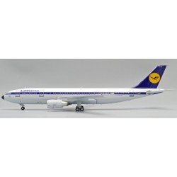 1/200 LUFTHANSA AIRBUS A300-600R OC REG: D-AIAP WITH STAND EW2306003
