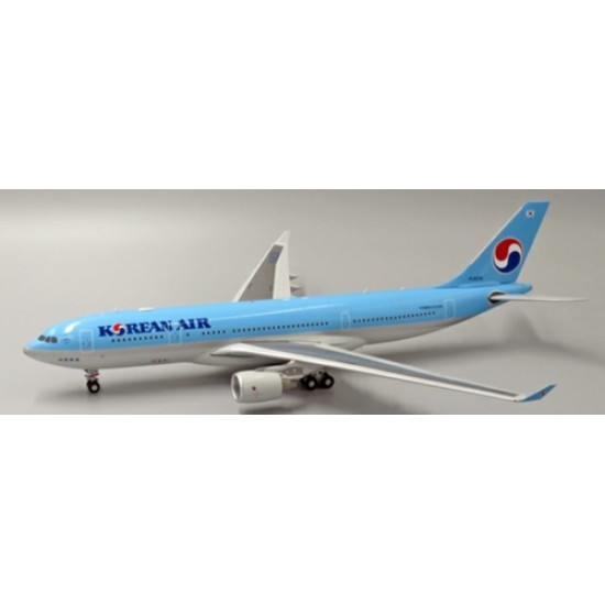 JCEW2332002 - 1/200 KOREAN AIR AIRBUS A330-200 REG: HL8228 WITH STAND