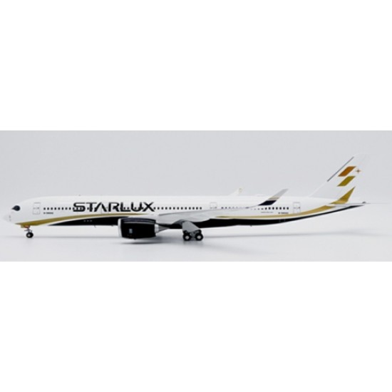 1/200 STARLUX AIRLINES AIRBUS A350-900XWB REG: B-58502 WITH STAND