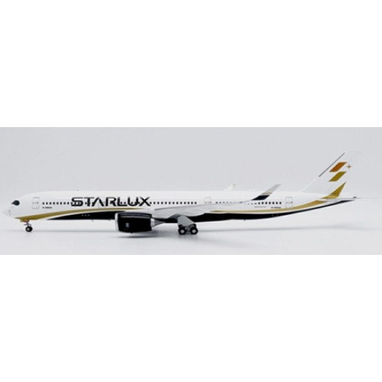 1/200 STARLUX AIRLINES AIRBUS A350-900XWB REG: B-58502 FLAPS DOWN WITH STAND