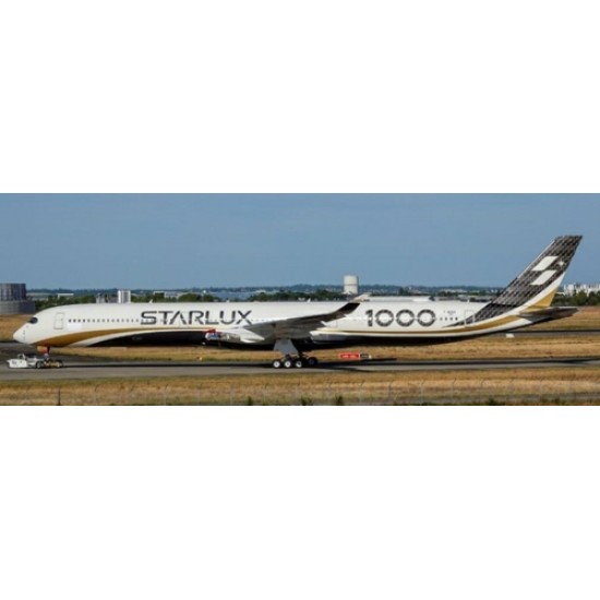 1/200 STARLUX AIRLINES AIRBUS A350-1000XWB CARBON FIBER REG: B-58551 FLAPS DOWN WITH STAND 1/200 STARLUX AIRLINES AIRBUS A350-1000XWB CARBON FIBER REG: B-58551 FLAPS DOWN WITH STAND
