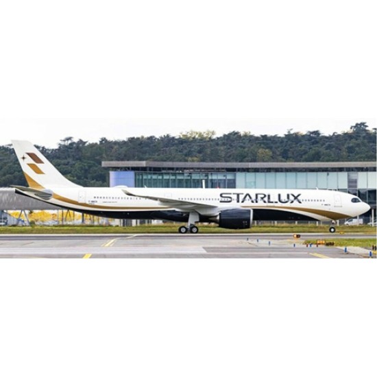 1/400 STARLUX AIRLINES AIRBUS A330-900NEO REG: B-58301 WITH