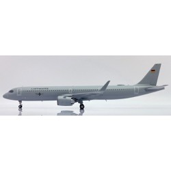 1/200 LUFTWAFFE AIRBUS A321NEO REG: 15 11 WITH STAND