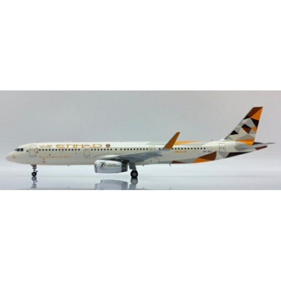 1/200 ETIHAD AIRWAYS AIRBUS A321 REG: A6-AEE WITH STAND 1/200 ETIHAD AIRWAYS AIRBUS A321 REG: A6-AEE WITH STAND