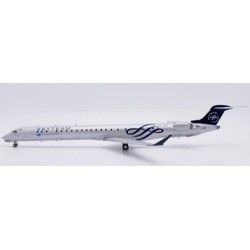 1/200 GARUDA INDONESIA BOMBARDIER CRJ-1000ER SKYTEAM REG: PK-GRA WITH STAND