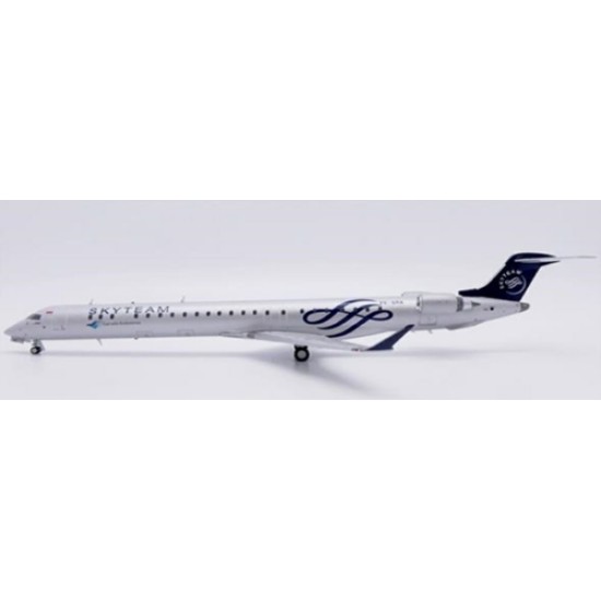 1/200 GARUDA INDONESIA BOMBARDIER CRJ-1000ER SKYTEAM REG: PK-GRA WITH STAND