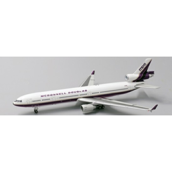 1/400 HOUSE COLOR MCDONNELL DOUGLAS MD-11 REG: N211MD WITH A