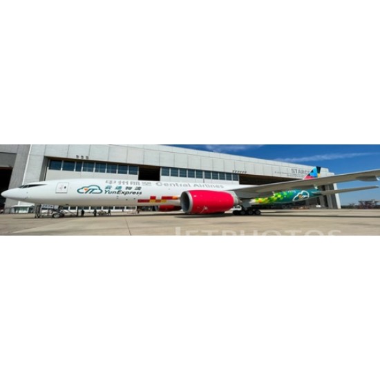 1/400 CENTRAL AIRLINES BOEING 777-200(LRF) INTERACTIVE SERIE