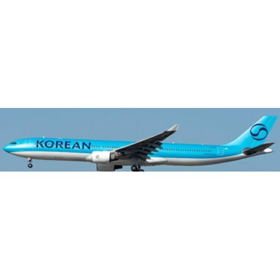1/200 KOREAN AIR AIRBUS A330-300 NC REG: HL8025 WITH STAND 1/200 KOREAN AIR AIRBUS A330-300 NC REG: HL8025 WITH STAND