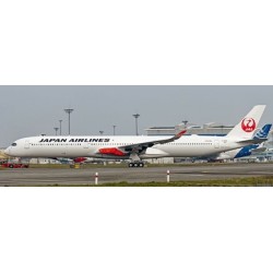 1/400 JAPAN AIRLINES AIRBUS A350-1000XWB REG: JA01WJ WITH AN 1/400 JAPAN AIRLINES AIRBUS A350-1000XWB REG: JA01WJ WITH AN