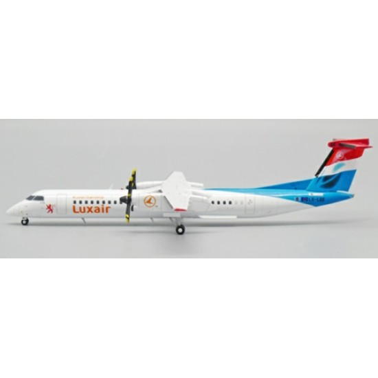 JCXX20169 - 1/200 LUXAIR BOMBARDIER DASH 8-Q400 LUXAIR STANDS UP REG: LX-LGE WITH STAND