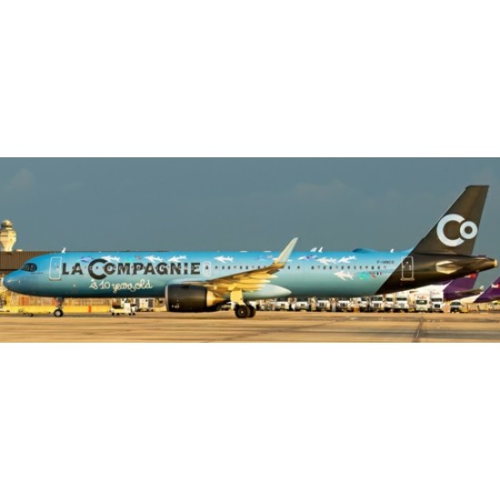 JCXX40319 - 1/400 LA COMPAGNIE AIRBUS A321NEO 10 YEARS OLD REG: F-HNCO WITH ANTENNA