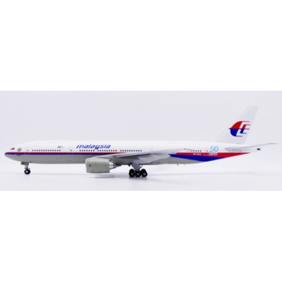 1/200 MALAYSIA AIRLINES BOEING 777-200ER 50 YEARS REG: 9M-MRA WITH STAND 1/200 MALAYSIA AIRLINES BOEING 777-200ER 50 YEARS REG: 9M-MRA WITH STAND