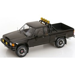 KKDC181561 - 1/18 TOYOTA TRUCK XTRA CAB 4X4 HILUX 1985 BLACK -BACK TO THE FUTURE III - LOOK ALIKE KKDC181561 - 1/18 TOYOTA TRUCK XTRA CAB 4X4 HILUX 1985 BLACK -BACK TO THE FUTURE III - LOOK ALIKE