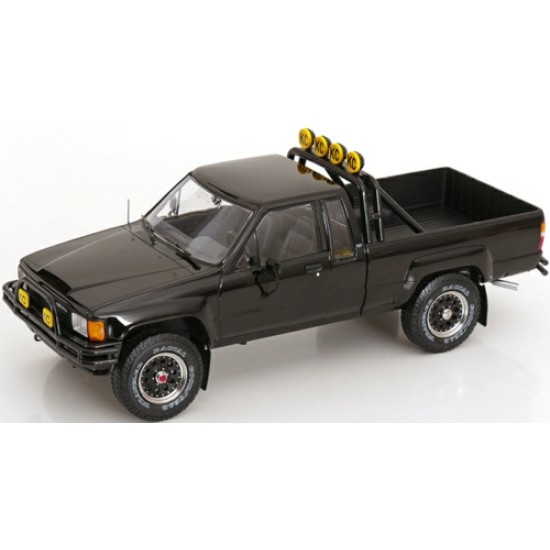 KKDC181561 - 1/18 TOYOTA TRUCK XTRA CAB 4X4 HILUX 1985 BLACK -BACK TO THE FUTURE III - LOOK ALIKE